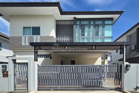 House in Pattaya, Thailand 4 bedrooms № 172596