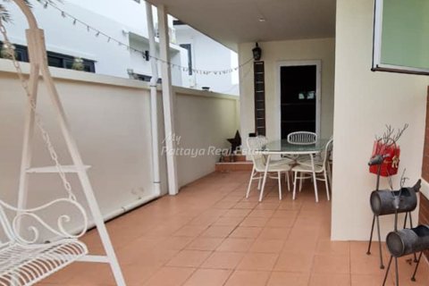 Casa de 4 dormitorios en Pattaya, Tailandia № 172596 - foto 9