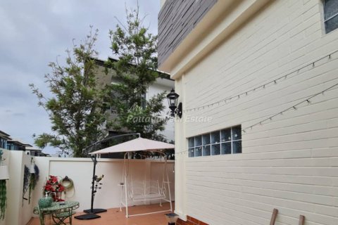 Casa de 4 dormitorios en Pattaya, Tailandia № 172596 - foto 10