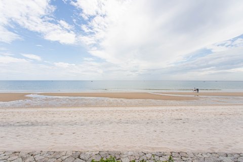 Condominio de 4 dormitorios en Hua Hin, Tailandia № 168413 - foto 3