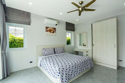Chalet de 3 dormitorios en Hua Hin, Tailandia № 168410 - foto 12