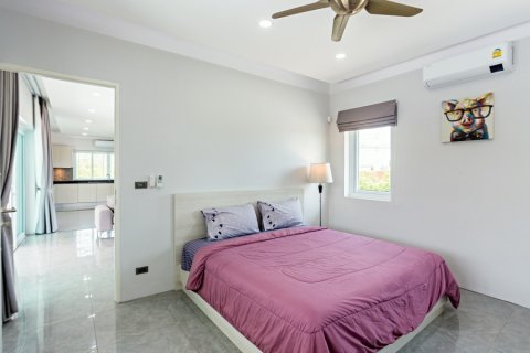 Chalet de 3 dormitorios en Hua Hin, Tailandia № 168410 - foto 9