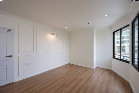 Condominio de 3 dormitorios en Bangkok, Tailandia № 180635 - foto 17