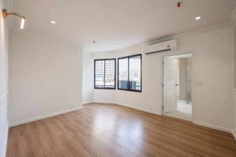 Condominio de 3 dormitorios en Bangkok, Tailandia № 180635 - foto 22