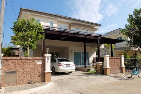 Casa de 4 dormitorios en Chiang Mai, Tailandia № 162481