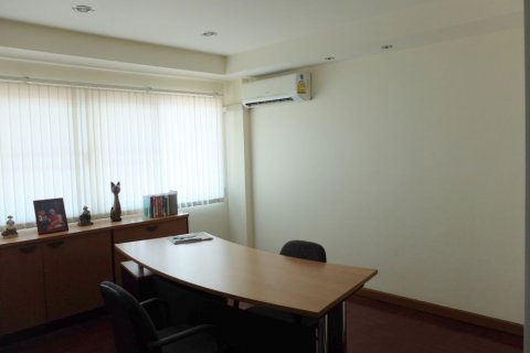 Коммерческая недвижимость в Чиангмае, Таиланд 385м2 № 162475 - фото 3