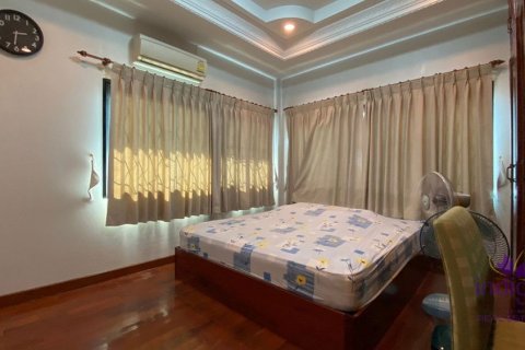 House in Chiang Mai, Thailand 4 bedrooms № 162479 - photo 2