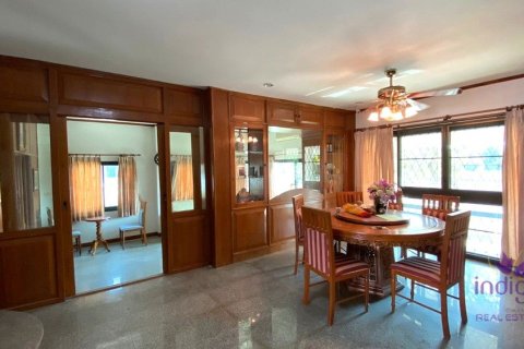 Maison à Chiang Mai, Thaïlande 4 chambres № 162479