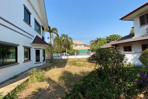 House in Chiang Mai, Thailand 4 bedrooms № 162479 - photo 11