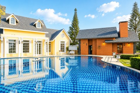 Casa de 3 dormitorios en Pattaya, Tailandia № 209161