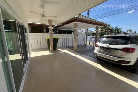 Casa de 3 dormitorios en Pattaya, Tailandia № 170794 - foto 3