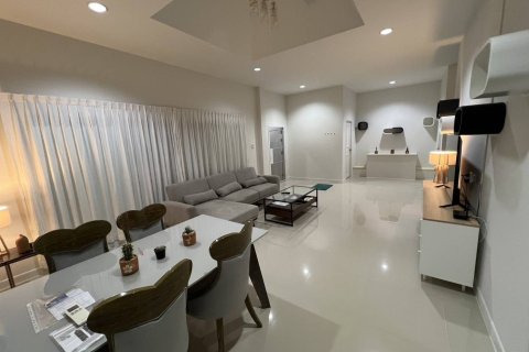Casa de 3 dormitorios en Pattaya, Tailandia № 170794 - foto 6