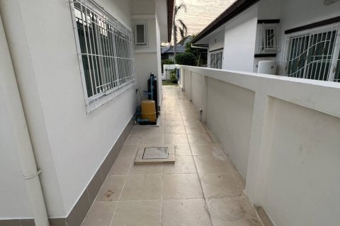 Casa de 3 dormitorios en Pattaya, Tailandia № 170794 - foto 15