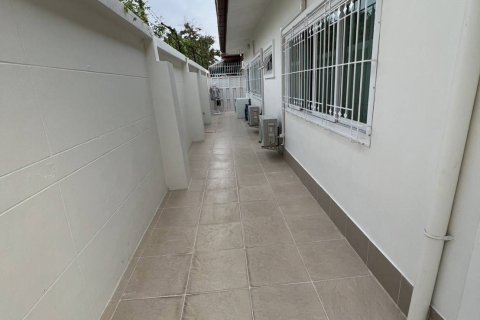 Casa de 3 dormitorios en Pattaya, Tailandia № 170794 - foto 14