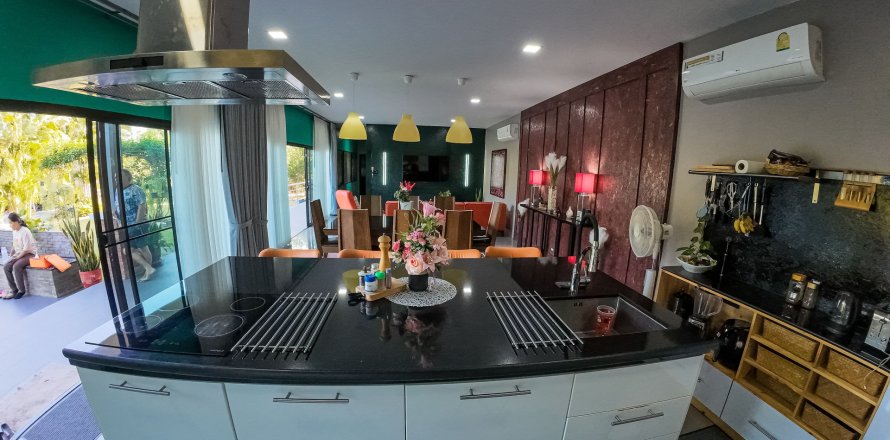 Villa in Sakon Nakhon, Thailand 6 Schlafzimmer № 170800