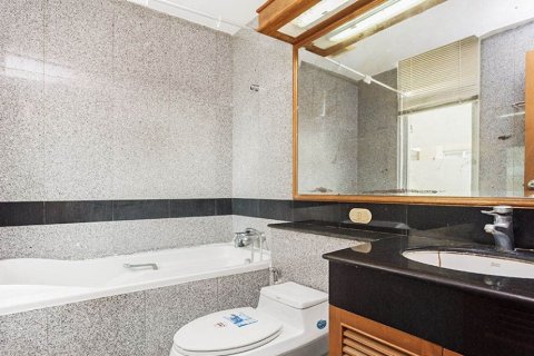 Condominio de 2 dormitorios en Bangkok, Tailandia № 67213 - foto 15