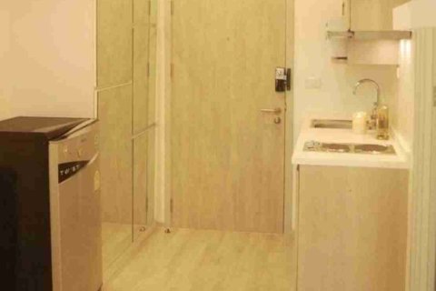 Condominio de 1 dormitorio en Thonburi, Bangkok, Tailandia № 183618 - foto 3
