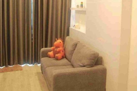 Condominio de 1 dormitorio en Thonburi, Bangkok, Tailandia № 183618 - foto 4