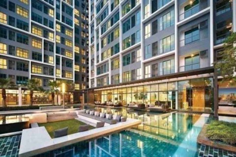 Condominio de 1 dormitorio en Thonburi, Bangkok, Tailandia № 183618 - foto 2