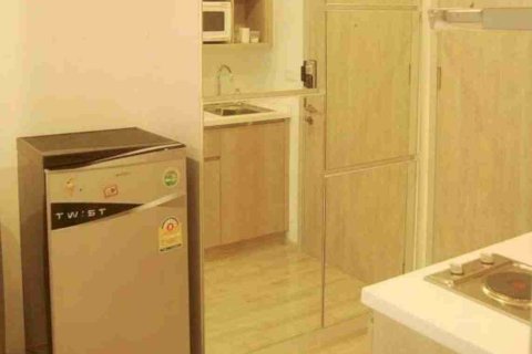 Condominio de 1 dormitorio en Thonburi, Bangkok, Tailandia № 183618 - foto 7