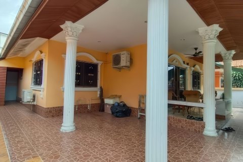 Casa de 2 dormitorios en Pattaya, Tailandia № 155566 - foto 2