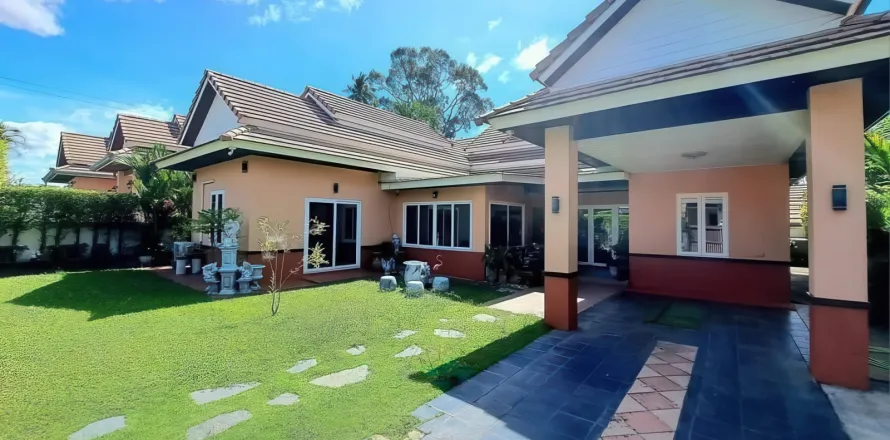 Casa de 3 dormitorios en Pattaya, Tailandia № 155562
