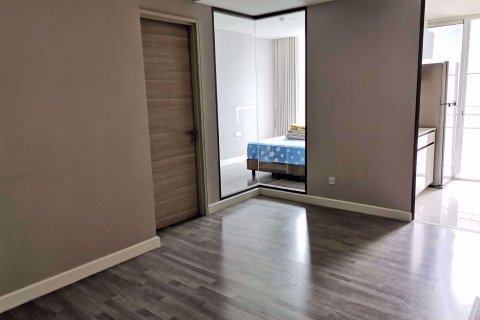 Condominio de 1 dormitorio en Bang Rak, Bangkok, Tailandia № 48182 - foto 2