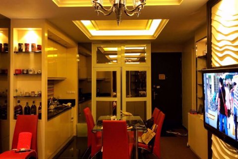 Condominio de 2 dormitorios en Ratchathewi, Bangkok, Tailandia № 48183 - foto 2