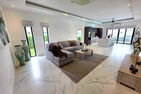 Villa in Hua Hin, Thailand 3 bedrooms № 176819 - photo 5