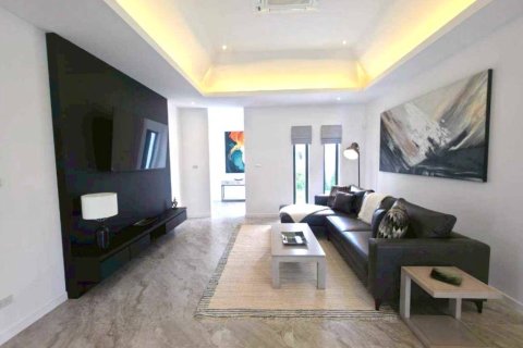Villa in Hua Hin, Thailand 3 Schlafzimmer № 176818 - Foto 4