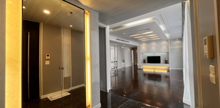 Condominio de 4 dormitorios en Bangkok, Tailandia № 201915