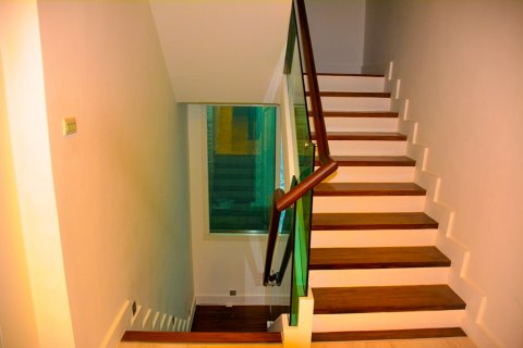 Condominio de 3 dormitorios en Bangkok, Tailandia № 67024 - foto 11