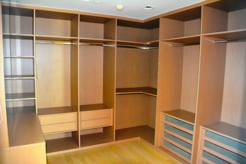 Condominio de 3 dormitorios en Bangkok, Tailandia № 67024 - foto 18