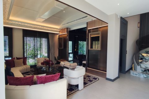 Chalet de 5 dormitorios en Bangkok, Tailandia № 165429 - foto 3