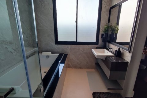 Chalet de 5 dormitorios en Bangkok, Tailandia № 165429 - foto 17