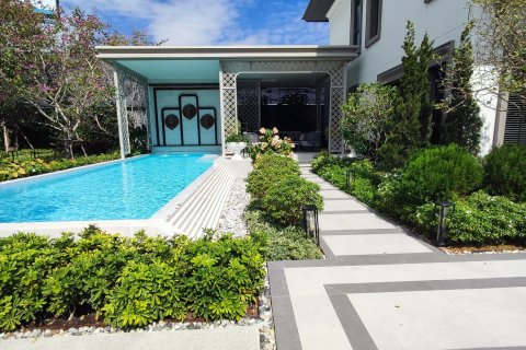 Chalet de 5 dormitorios en Bangkok, Tailandia № 165429 - foto 18