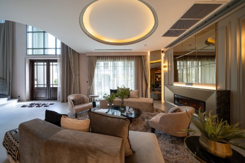 Chalet de 4 dormitorios en Bangkok, Tailandia № 165430 - foto 4