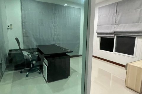 Casa de 4 dormitorios en San Kamphaeng, Tailandia № 171567 - foto 16