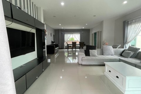 Casa de 4 dormitorios en San Kamphaeng, Tailandia № 171567 - foto 2
