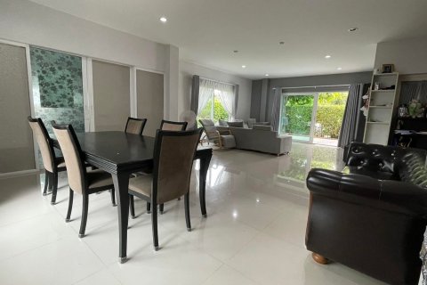 Casa de 4 dormitorios en San Kamphaeng, Tailandia № 171567 - foto 3
