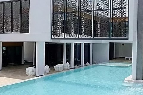 Sobre plano Maison 168 Muangthong en Nonthaburi, Tailandia № 71842