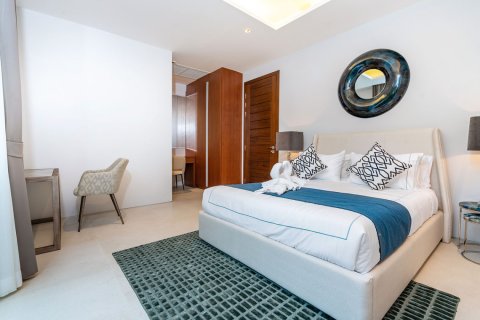 Casa de 4 dormitorios en Bang Tao, Tailandia № 180887 - foto 26