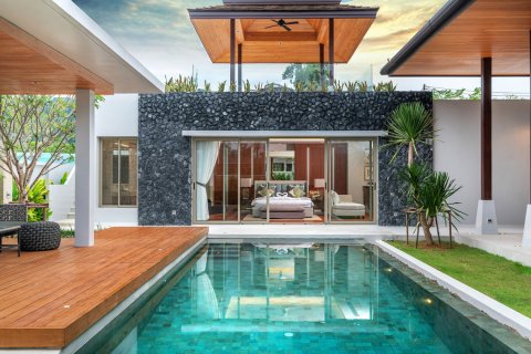 Casa de 4 dormitorios en Bang Tao, Tailandia № 180887 - foto 3