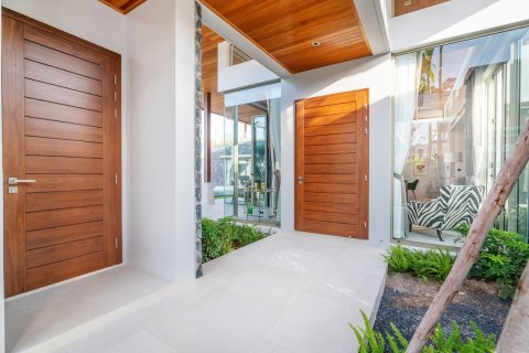 Casa de 4 dormitorios en Bang Tao, Tailandia № 180887 - foto 28