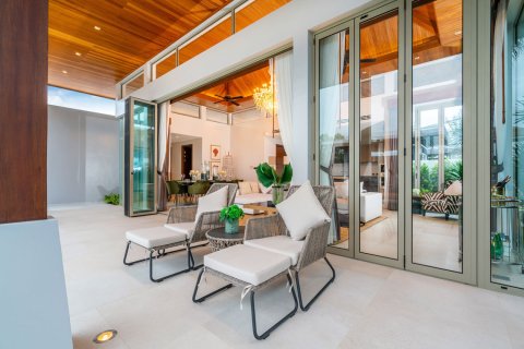 Casa de 4 dormitorios en Bang Tao, Tailandia № 180887 - foto 14