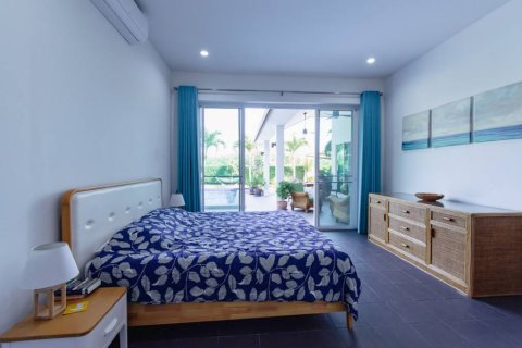 Chalet de 3 dormitorios en Hua Hin, Tailandia № 153941 - foto 10