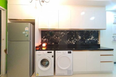 Chalet de 5 dormitorios en Pattaya, Tailandia № 153942 - foto 7