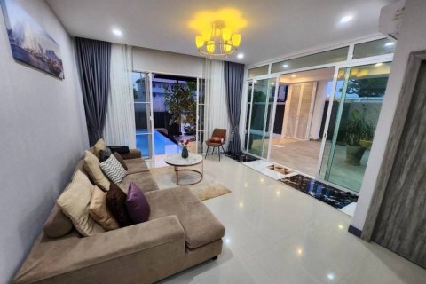 Chalet de 5 dormitorios en Pattaya, Tailandia № 153942 - foto 3