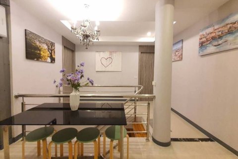 Chalet de 5 dormitorios en Pattaya, Tailandia № 153942 - foto 10