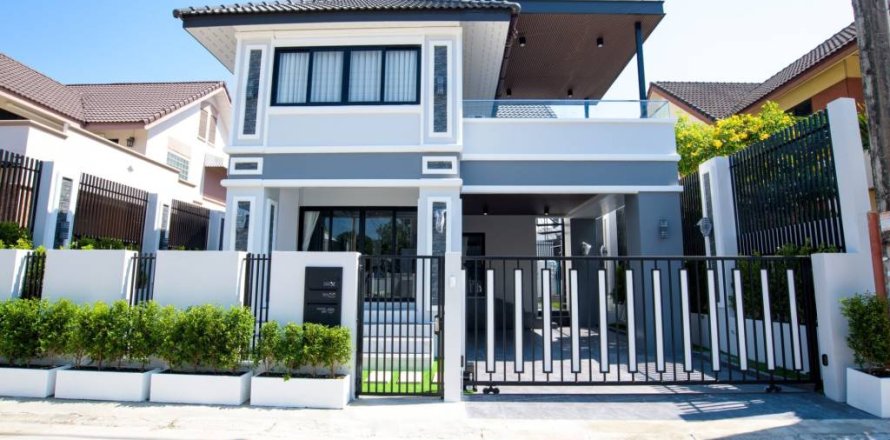 Chalet de 4 dormitorios en Pattaya, Tailandia № 153944